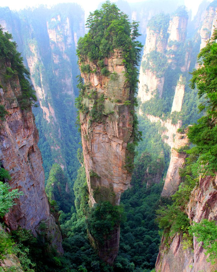 Located in the northwest of Wulingyuan Scenic Area, Tianzi Mountain makes up a ''golden triangle'' along with Zhangjiajie Forest Park and Suoxiyu Valley. The range undulates 40 kilometers and covers an area of 5400 hectares. The main peak of Tianzi Mountain dwarfs others and rises 1262.5 meters above sea level. What makes the distinct contrast is the Si Nan Yu, which is only 534 meters above sea level. Thanks to the advent of cable car, we are able to admire its fairy-tale landscape with the minimum effort. Besides, Tianzi Mountain provides us with some 100 natural viewing platforms. 