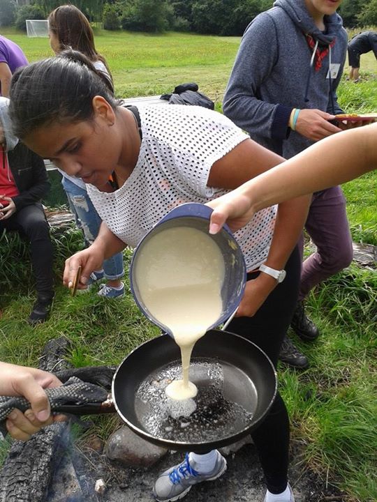 Cô bạn Brazil này rất tự tin trong việc đổ pancake 