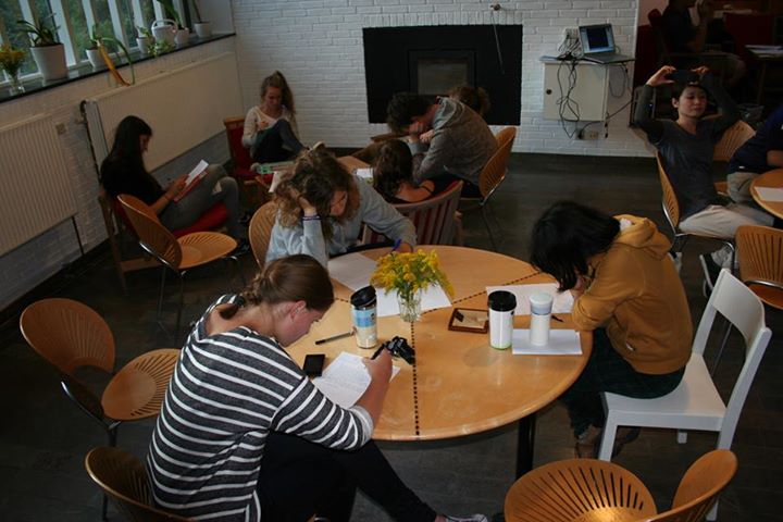 Viết thư gửi tương lai