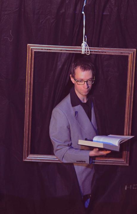 Peter hoá thân thành thầy hiệu trưởng đầu tiên trong khung tranh 