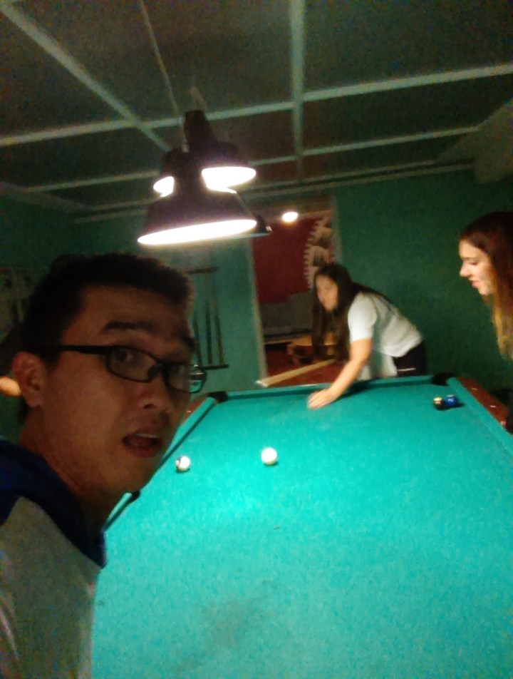 Billards với các bạn gái Brazil và team Việt Nam 