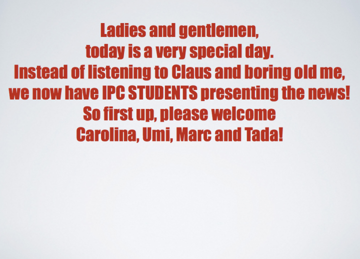 Mở đầu là phần giới thiệu của giáo viên phụ trách là Nikolaj khi giới thiệu chúng tôi, những người tiên phong cho bản tin. 