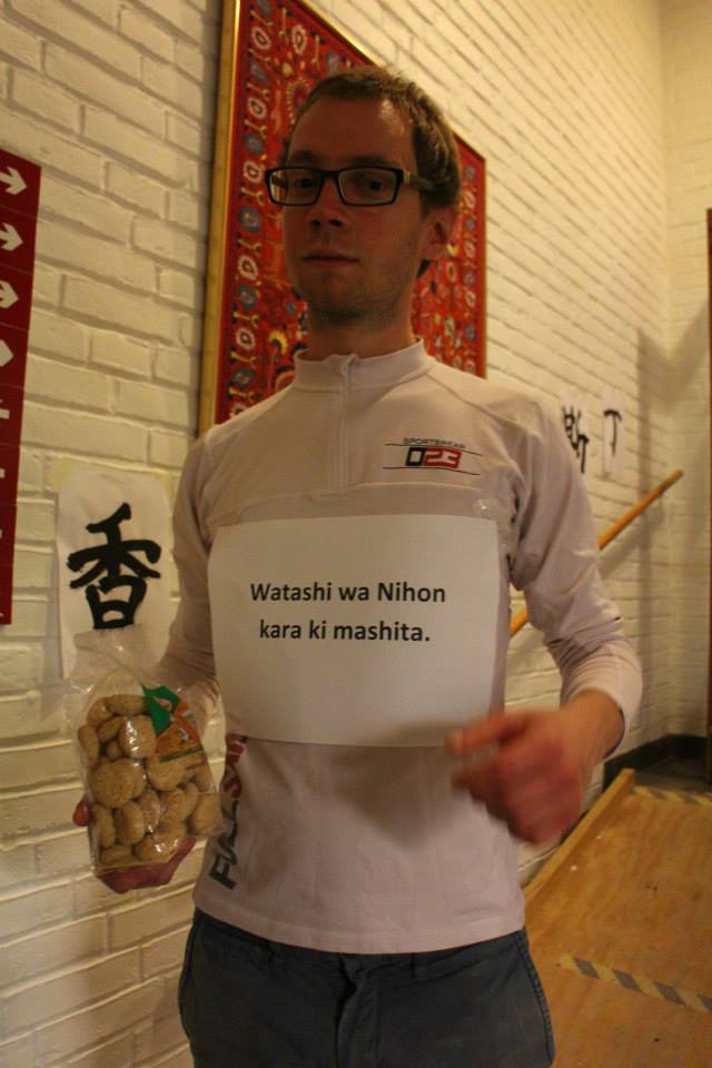 Petr - thầy giáo dạy tiếng Anh có cách ăn vận cũng rất riêng 