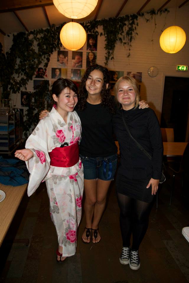 xúng xính chuẩn bị cho đêm văn hoá 