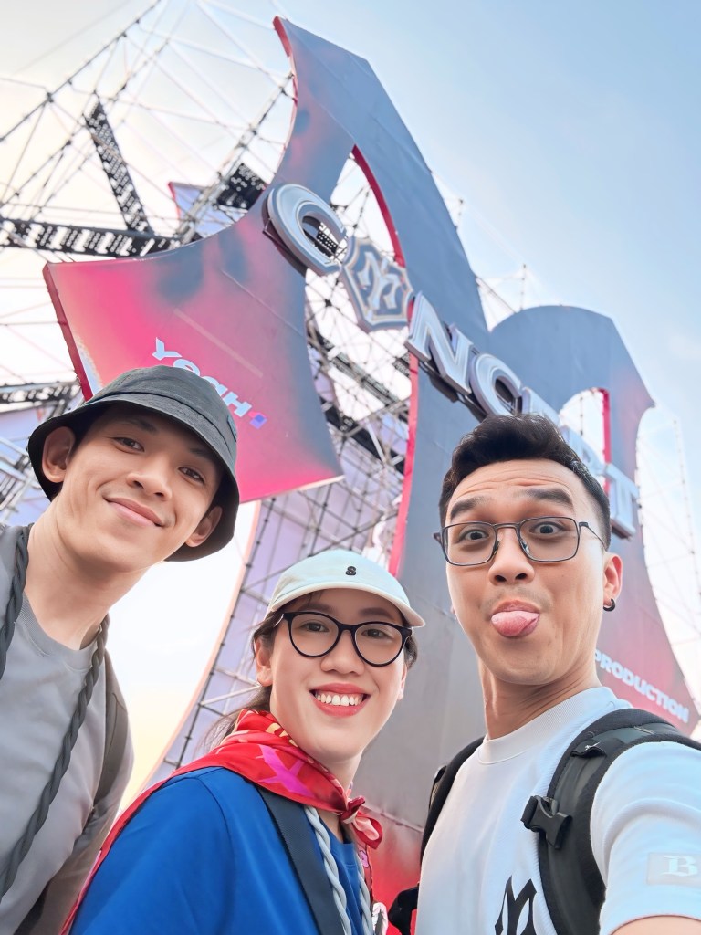 Cùng con bạn thân Lan Anh và Long - em nó - fan của Hoàng Hiệp 